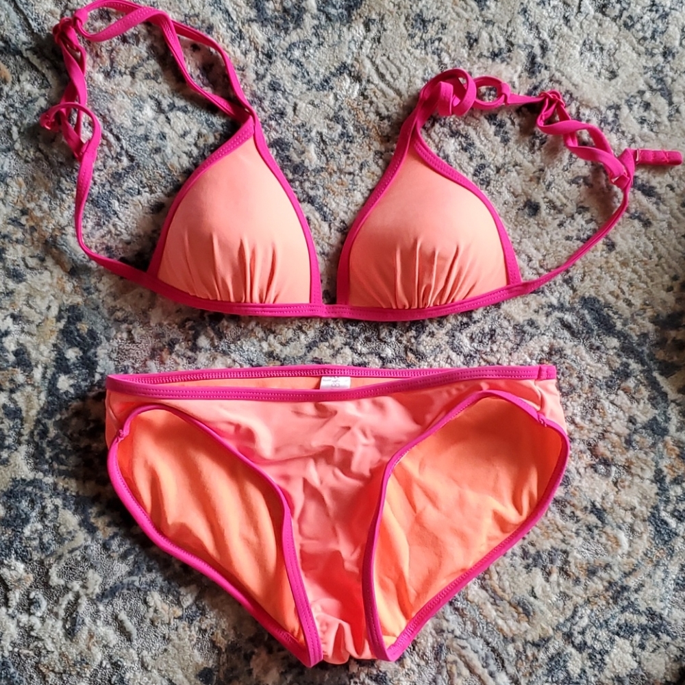 (No boundaries) bathing suit